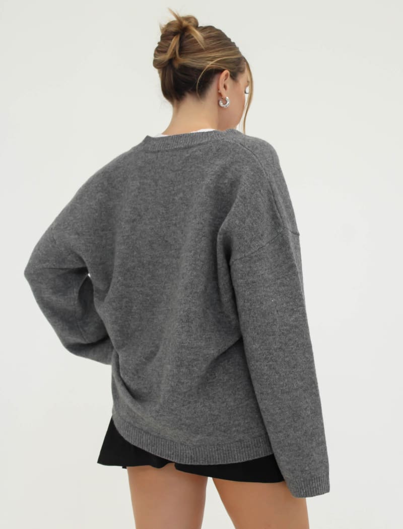 Hunter V-Neck Sweater | Charcoal - Sweaters