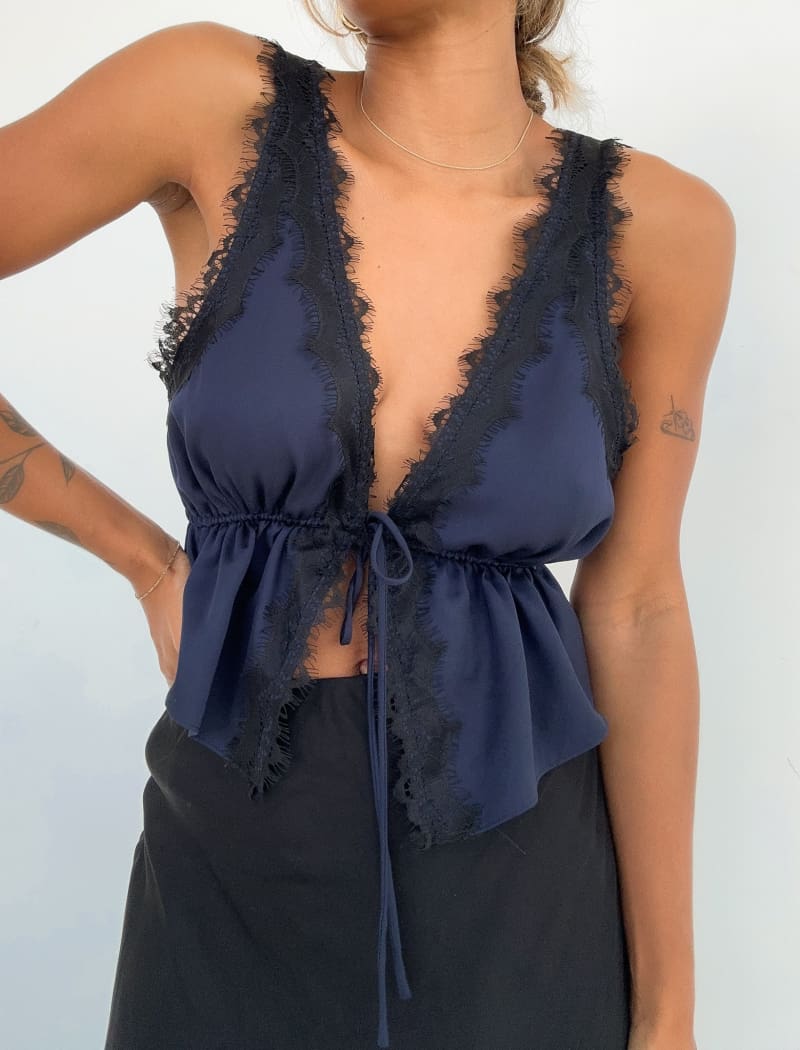 Lady Lace Top  Navy – Rumored