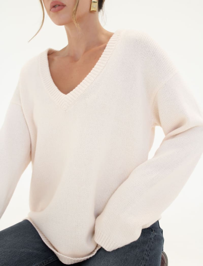 Mercer V-Neck Sweater | Cream - Sweaters