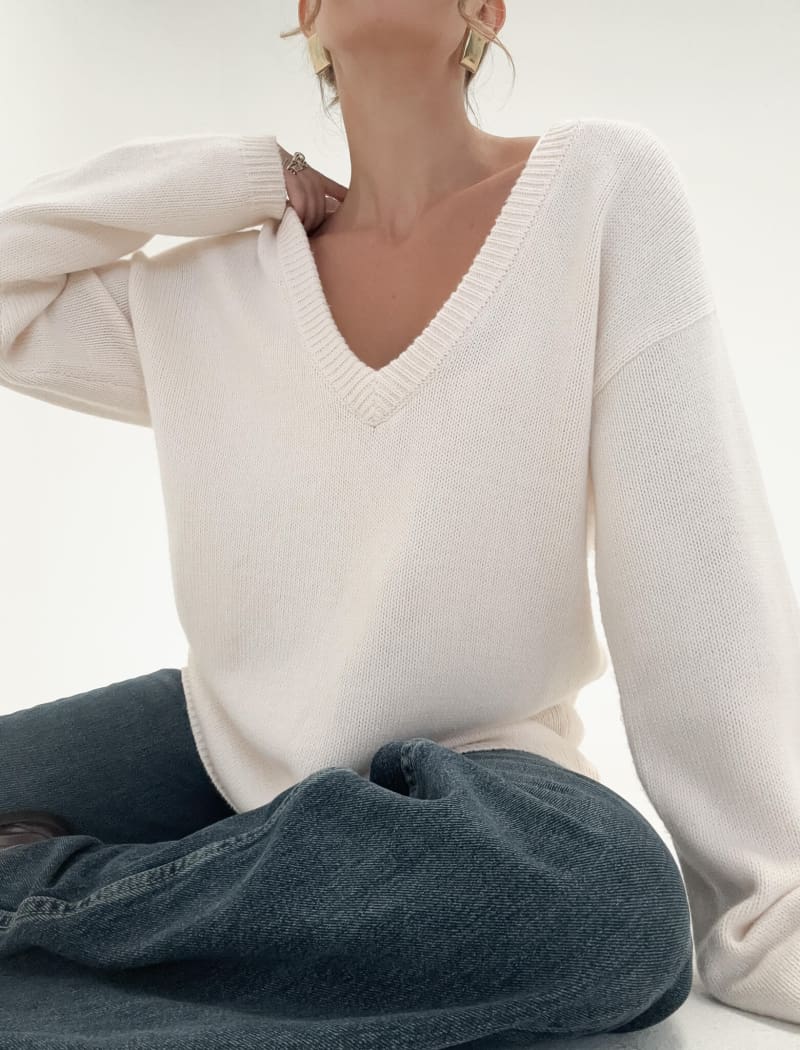 Mercer V-Neck Sweater | Cream - Sweaters