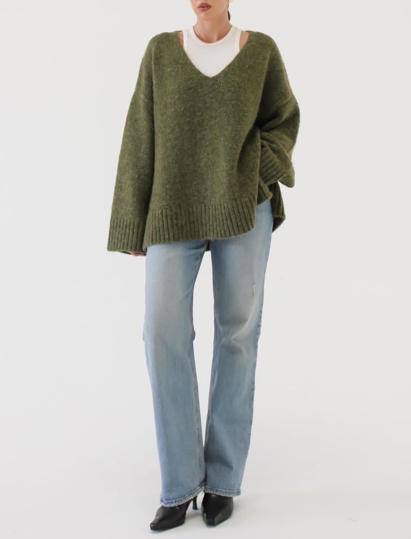 Oxford V-Neck Sweater | Moss - Sweaters