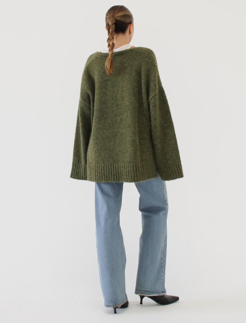 Oxford V-Neck Sweater | Moss - Sweaters